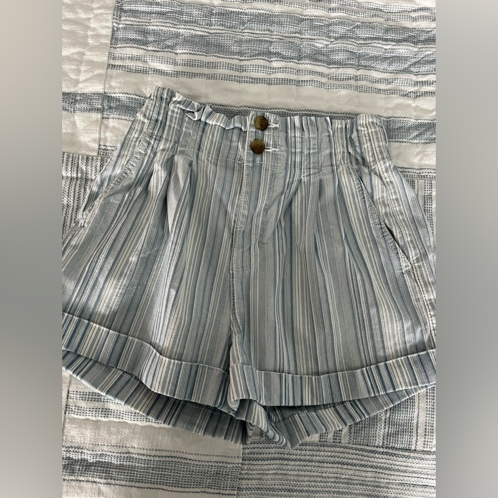 American Eagle Paperbag shorts